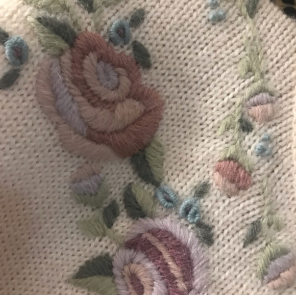 BEAUTIFUL VINTAGE ST MICHAEL EMBROIDERY SWEATER MADE IN HONG KONG - Picture 5 of 10